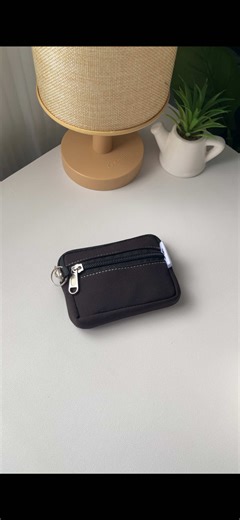 Minimalist Small Zip Wallet: The Perfect Slim Accessory