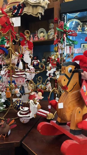 Looking for antiques, vintage décor and unique collectibles? We’re open every day in Ventura, offering almost 100 booths from more than 80 amazing dealers ✨ | Antique Adventures LLC