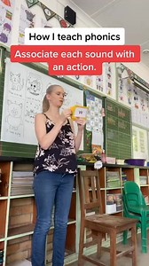 How to Teach Phonics with Movement! @teacherlandi shares a powerful early literacy tip: associate each letter sound with a physical action! This multisensory approach helps kids retain phonics through movement and repetition—perfect for active learners and kindergarten classrooms. A fun and effective way to make phonics stick! #teacher #teachersoftiktok #teachertok #firstyearteacher #teacherhack #teachertips #school #kindergarten #preschool #teachers #teachertiktok #activities #kidsactivities #k