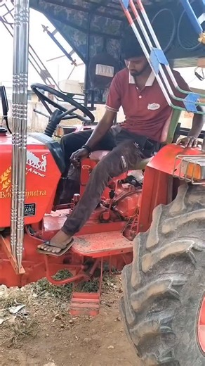 Mechanic_manju on Instagram: "𝗠𝗮𝗵𝗲𝗻𝗱𝗿𝗮 𝗧𝗿𝗮𝗰𝘁𝗼𝗿 𝗖𝗹𝘂𝘁𝗰𝗵 𝗣𝗹𝗮𝘁𝗲 𝗖𝗵𝗮𝗻𝗴𝗲 🚜🛠️ . . . #instagram .. .. #instagood #instagram #instadaily #instafood #likesforlike #instalike #liketime #likeme #explore #explorepage #exploremore #explorepage✨ #mechanic #mechaniclife #mechanicproblems #mechanical #vairal #vairalvideo #ᴠᴀɪʀᴀʟ #vairalreels #hubli #dharwad #mechanic_manju_"