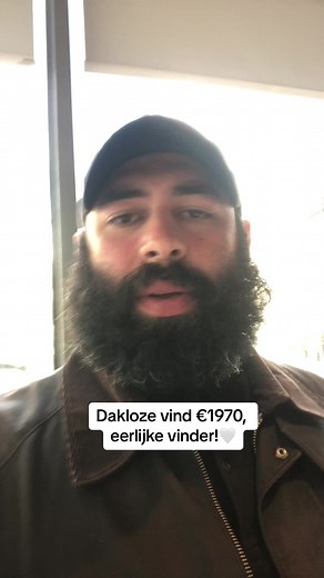 Eerlijke vinder! Dakloze ontdekt €1970 op treinreis