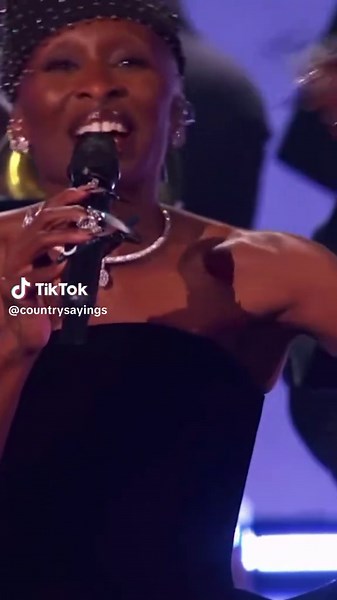 Lainey Wilson's Grammy Tribute to Quincy Jones