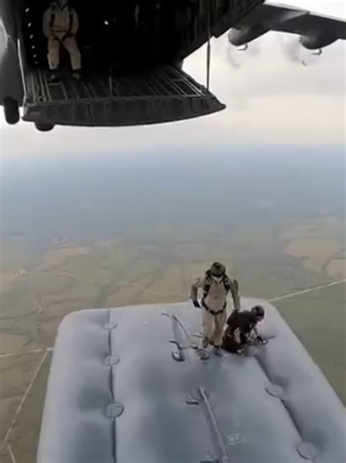 Skydiving Thrilling Experiences: A Freejumper's Guide