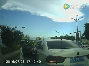 2.3M views · 7.6K shares | The worst road rage ever. After jumping on the hood of a car, a frantic driver did something no one could have expected. #VideofromChina | Trending in China | Facebook