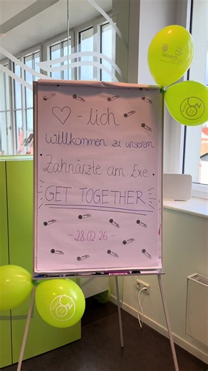 Gestern stand bei uns nicht Zahnmedizin, sondern Teamgeist im Mittelpunkt 🦷✨ Wir haben ein „Get Together“ veranstaltet, damit unser Team beide Standorte kennenlernen, sich die Räumlichkeiten in Ruhe anschauen und standortübergreifend noch enger zusammenwachsen kann 🥰 Danke an unser großartiges Team für den schönen gemeinsamen Tag! 💚 #zahnaerzteamexe #zahnarztpraxen #pirmasens #gettogether #teambuilding