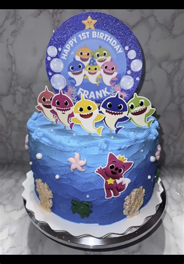 Baby shark cake with smash cake 🙂#babysharkcake #fyp #foryou #cakedecorating #cakeideas