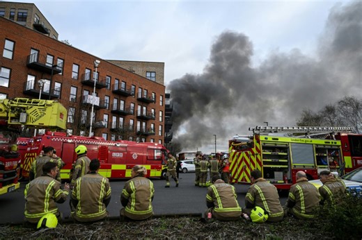 London warehouse engulfed in huge blaze may contain fireworks: fire brigade