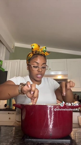 It’s timmmmmeeeee! Let’s cut open the meat lover extravaganza loaf 🤤 #sourdough#fyp#inclusionloaf#divinedough#fypviral