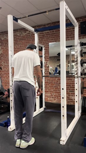 Nothing like some good push pull burpee/pull up super sets to get warmed up and get the blood flowing before a workout! 3 supersets of 10 burpees & 10 pull ups. #fitness #calisthenics #burpees #pullups #fyp