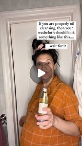 Shelly Marshall on Instagram: "This face wash technique completely transformed my skin. This step alone helps prevent my skin from breaking out and is actually one of my secrets to looking less wrinkled. I use Cleansing Beauty Oil - it’s seaweed based mixture of different oils (varying viscosities to emulsify dirt at different layers of the skin) with antiseptic essential oils to kill bacteria. It’s sold on my website as an a la carte item or with different skincare bundles. Go to beautyshamans.
