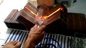 Como fazer COPOS com garrafas de vidro e uma resistência elétrica. Créditos: canal Claudio Fernandes #engenharia #construção #engineering #engineer #construction | Meia Colher