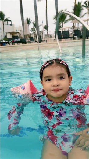 Isabella tells us a secret about what she does in the pool😱