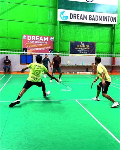 #outdoorbadminton #badmintonhighlights #badmintonlovers #badmintonindonesia #trickshots #shorts #bwf