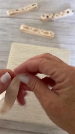 23K views · 229 reactions | You asked for it! Here’s a step-by-step tutorial showing how to tie a bow using single-sided ribbon. Good luck and let me know if you try this.  #giftwrapping #wrapping #wrappingpresents #giftwrappingideas #howtotieabow | Carrie Larson | Facebook