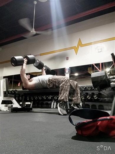 3rd and final set of 150 lb dumbbells heavy bench day #strength #muscle #naturalstrength