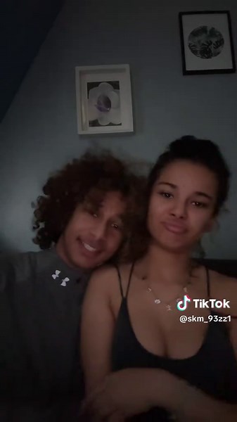 Vidéos de 𝐒𝐤𝐦🎭 (@skm_93zz1) au sujet de skm et sa soeur