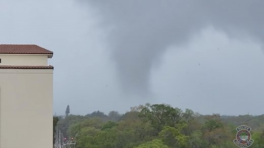 Tornado briefly hits Sarasota, Florida