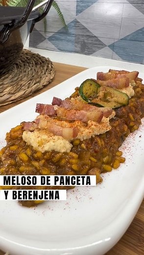 ʀᴀᴜʟ & ɪsᴀ | arrocesconestilo on Instagram: "Meloso de panceta y berenjena (👇Etiqueta a quien se va a quedar con la boca abierta cuando lo vea 😂) Hoy te traemos este meloso 🥣 que hemos cocinado con panceta curada y berenjena 🍆 … el cual tras probarlo, nos ha parecido IM-PRESIONANTE 🤤 👉 Por cierto, para su preparación hemos utilizado nuestro SET de CUCHILLOS 🔪 que viene grabado con nuestro logo! Una maravilla 😍🔝 👉 Puedes hacerte con uno igual, visitando la web walter.es o en el IG de @c