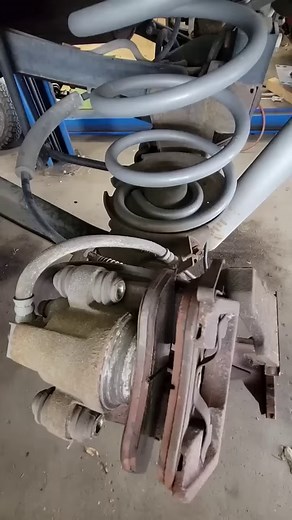 83K views · 85 reactions | Astuce  . . . #garagiste #mecanique #auto #automobile #reparation #diagnostic #voiture #mécanique #GarageAuto #محركات #السيارات #ميكانيكا #automotive #piecesauto #brands #viral #viralreels #viralshorts #viralpage #Tiktok #trend #trending #trendingreels #tendance #goviralreels #videoviral #moteur #carrepair #carparts #concessionnaire | Mécanique Auto Facile | Facebook