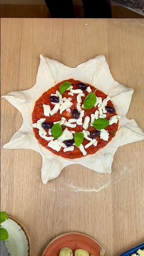 I Made a CHRISTMAS STAR PIZZA… And It Turned Out INSANE! ⭐🍕