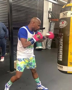 1.5M views · 2.6K reactions | 壘 Floyd Mayweather "Keeping the tools sharp." Would you like to see him box again? if so, against who? | Boxing News | Facebook