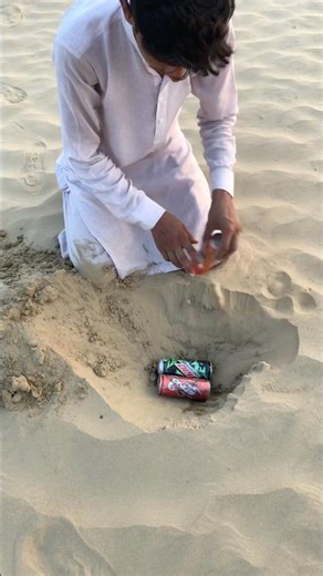 Hiding cold drinks 🍸teenpack 🥤in desert 🏜 #survival #lifehacks #outdoors #foodshorts