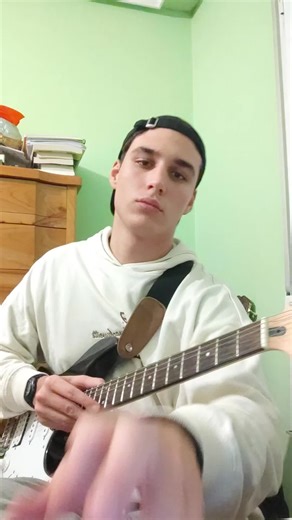 Master Tapping Techniques on Electric Guitar