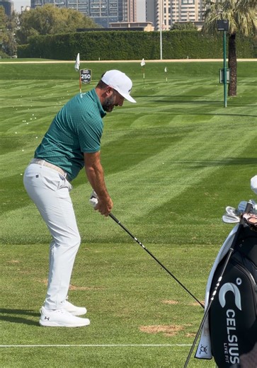 Dustin Johnson is in Dubai 🇦🇪🇺🇸 Ready for a great week at the Desert Classic! #emiratesgolfclub