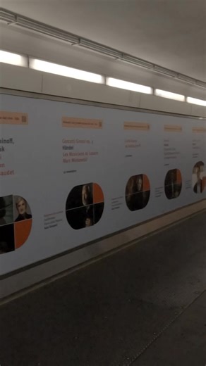 Se, vicino a Piazza del Popolo, sentite l'eco della "Cavalcata delle Valchirie" di Wagner, non state sognando, siete quasi arrivati a Santa Cecilia! Anche quest'anno, la stazione della Metro A "Flaminio" si è vestita con i nostri colori. E voi? Avete già visto la stazione allestita? Fatecelo sapere nei commenti! | Accademia Nazionale di Santa Cecilia