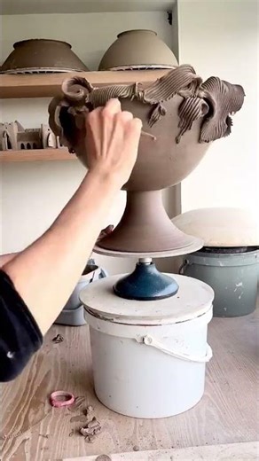 How to use a wiggle wire ❤️ ••• Follow @illyriapottery for more!