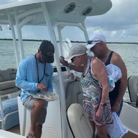 Captain Dylan Showing off his skills sharing the Shell -N- Tell box with our guest. Dylan is a great Captain and Guide. If you’ve been out with him you know … if not come join us we can explore together. 🐚❤️ 🐚 Please book online : www.treasuresekersshelltours.com 239-571-2331 🐚 Only Collect Empty Shells 🐚 • #WavesForDays • #SaltyAir • #VitaminSea • #SeasideEscape • #OceanVibes • #MarineLife • #OceanAnimals • #SeaCreatures • #WildlifeByTheSea • #UnderTheSea • #NatureByTheShore • #BoatLife • #