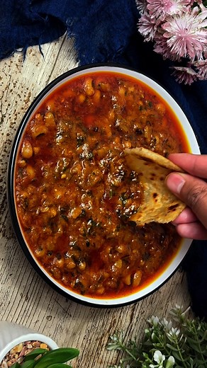 232K views · 1.4K reactions | Lobia dal curry is a spiced black-eyed bean curry that’s filling, budget-friendly, and perfect with rice or roti.  Full Written Recipe Here: https://www.cookwithnabeela.com/recipe/lobia-dal-curry/  Recipe Video: https://youtu.be/1Dtzqxh0wmU | Cook with Nabeela | Facebook