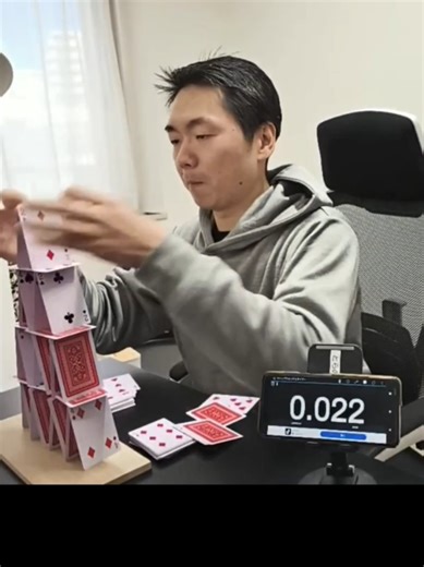 four-tier playing card tower from 26cards in 26 seconds #playingcards #cardstacking #cardtower #新年チャレンジキャンペーン #新年チャレンジ