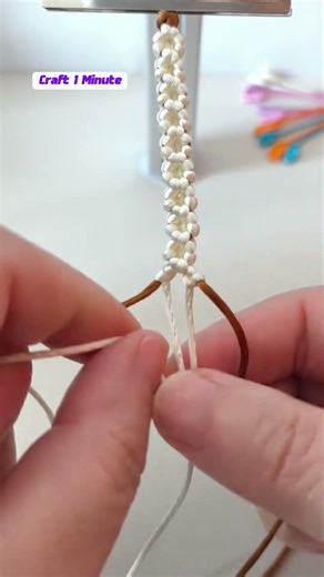 Instructions for tying a pretty flower bracelet #diy #handmade #bracelet