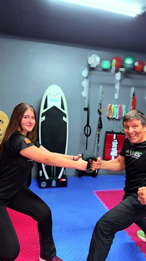 17 años, disciplina de hierro y una evolución que habla por sí sola 💥🥋 Este es el resultado de trabajar con sentido: entrenamiento funcional enfocado a mejorar su rendimiento en el tatami y construir una base física sólida. Más fuerte, más estable, más rápida… y sobre todo, más preparada. El cambio no es solo físico, también se nota en cómo compite, cómo se mueve y cómo entiende su cuerpo. Orgulloso del proceso y de la actitud. Esto es solo el principio 🚀 #Judo #EntrenamientoFuncional #Fuerza