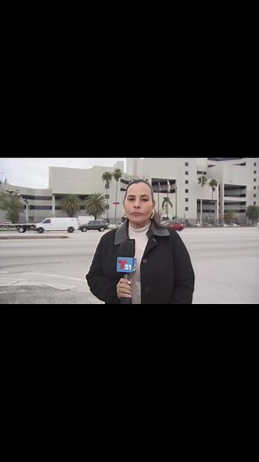 1.6K views | Se entregan en Miami los padres de la modelo de Only fans acusada de homicidio, a ellos se les acusa de acceder a la computadora de la victima sin permiso. Más a las 5PM en Telemundo 51 | Leana Astorga | Facebook