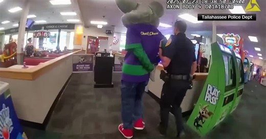 Chuck E. Cheese actor arrested in restaurant on fraud, theft charges