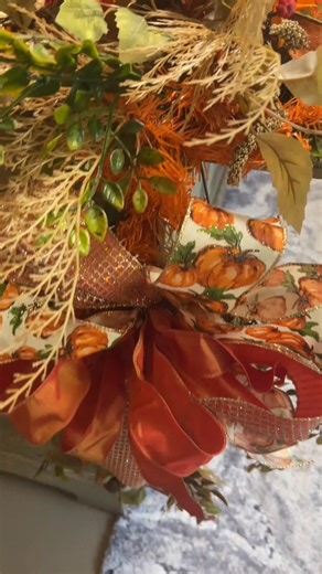 Love sunflowers in your fall decor? Our Fall Sunflower Collection in the Bloom Room has 3 gorgeous projects: a garland, a table corner swag, and a double sunflower wreath! Each one is bursting with seasonal charm and comes with a supply list so you can design your own. 👉 Check out the full collection here: https://www.keleas.com/product/fall-sunflower-collection-in-bloom-room-supply-list/ #FallSunflowers #SunflowerWreath #AutumnDecor #FallFloralDesign #Keleas #KeleasDotCom | Kelea's