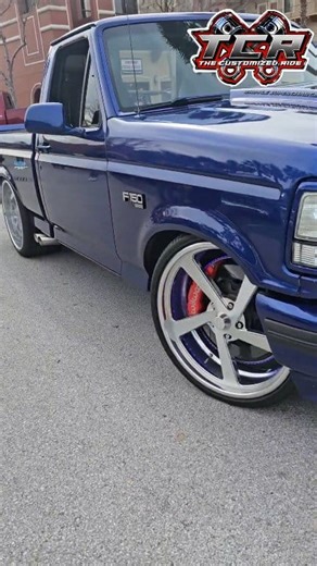 Love that Blue! Beautiful Ford F150 at Eastbound Getdown Show in Daytona | The Customized Ride