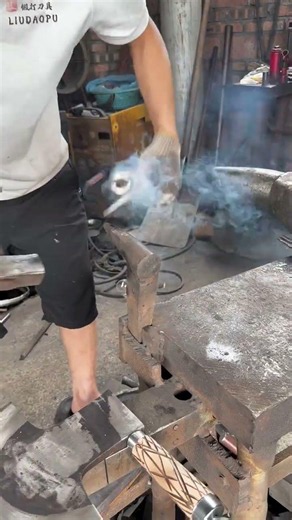 #Traditional Blacksmithing Craftsmanship# Hand-Forged Bone Chopping Knife
