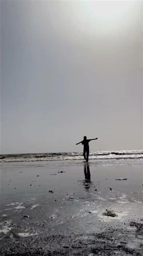 enjoy your own vibes 🥹❤️ #beachvibes#song#bollywood #public#lifeisbutadream #studentl#nature#beach