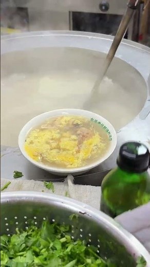 A hearty bowl of Sa‑Tang, classic breakfast in Fuyang, Anhui 🥣 #travelanhui #streetfood