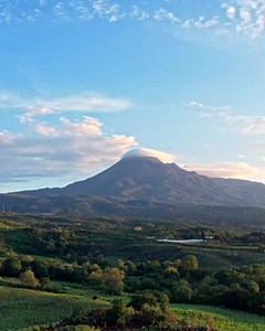 12K views · 650 reactions | Volcán de Colima y una nube lenticular. #VolcanDeColima #Colima #Mexico | Christian Villicaña - Fotografía | Facebook
