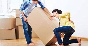 Consejos para cargar algo pesado correctamente y evitar lesiones