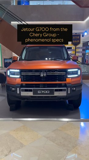 Jetour G700 — the new full-size flagship SUV from Jetour (a brand under Chery Automobile Co., Ltd.) Key Specifications & Features • Size: 5,198 mm length × 2,050 mm width × 1,956 mm height with a 2,870 mm wheelbase. ￼ • Powertrain: Plug-in hybrid setup (2.0 T turbo petrol engine plus dual (or more) electric motors) delivering up to ~560 kW (≈751 hp) and 795 Nm of torque in some reports. ￼ • Performance: 0-100 km/h in around 4.6 seconds in the top spec. ￼ • Range/efficiency: Some claims of range 