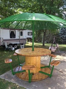 Turn a Spool into a Patio Table!!! 💖 We love this!! What do you think? Visit us: www.myincrediblerecipes.com via: https://www.pinterest.com/pin/844143523875770953/ | Recipes From Heaven