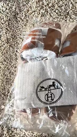 Unboxing Hermes Oran Sandals🥰🥰🥰🔗 in my bio or ask in comment! #dh8finds #unboxing #fashionfinds #luxury