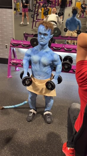 Ross Smith on Instagram: "A day in the life as an Avatar living in the real world #avatar #makeup #getready #avatarfireandash 👨‍🎤"