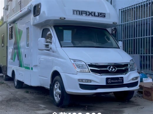 2018款上汽大通RV80 2.5T自动挡 C 型房车