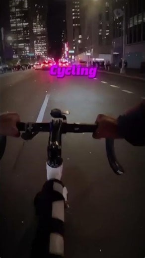 This Guy Rides a Fixie Through Traffic Like a Pro! #Fixie #UrbanCycling #CityBike #FixedGear